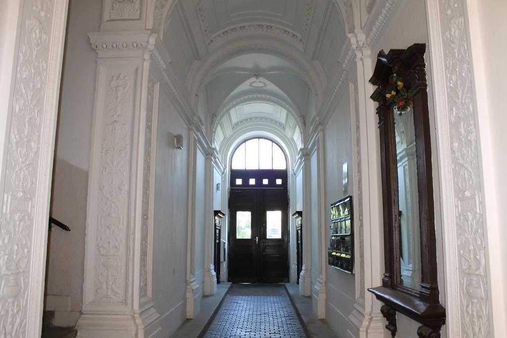 Royal Prague Apartment Celakovskeho Sady Exterior photo